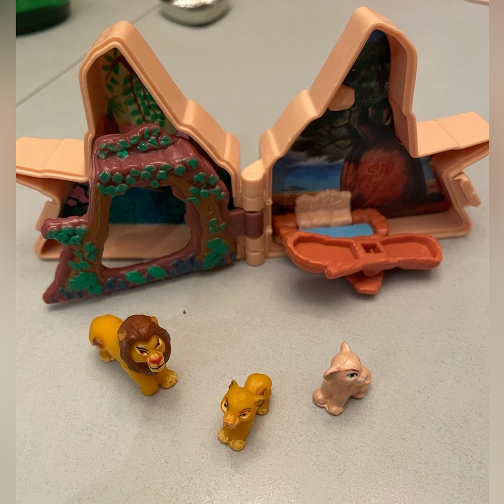 RARE Vintage 1995 lion king pride rock polly pocket 100% complete